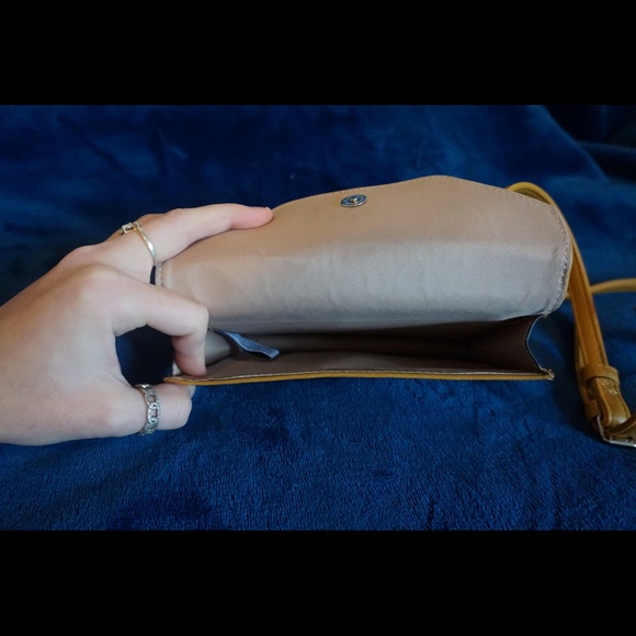 Nine West Crossbody Purse - Picture 4 of 7